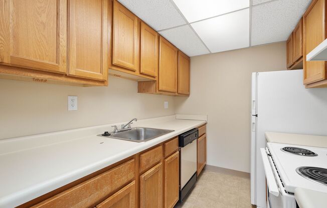 2 beds, 1 bath, 900 sqft, $1,099, Unit 112 M