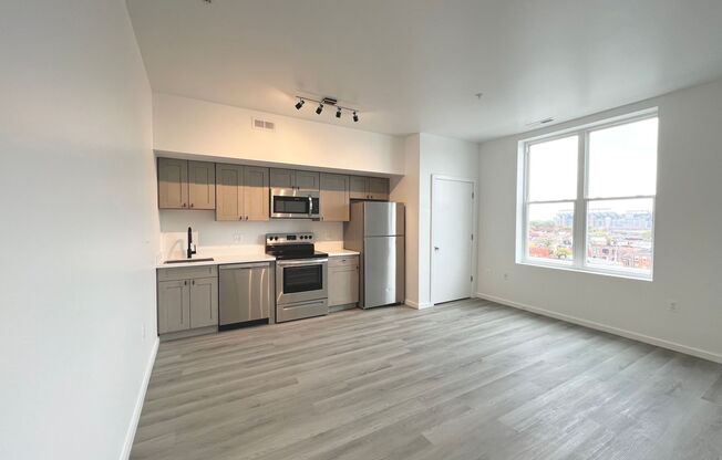 2 beds, 1 bath, 795 sqft, $1,900, Unit 608