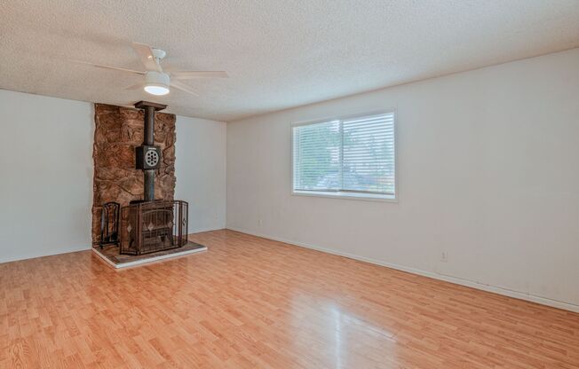 3 beds, 1 bath, $2,700