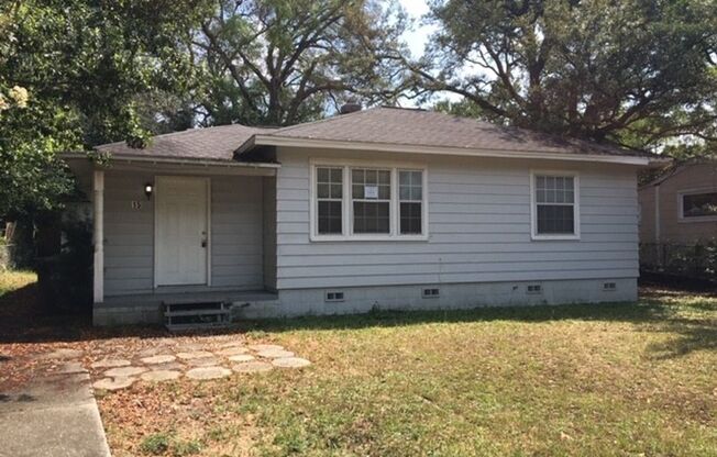 15 Audusson Ave Pensacola, FL 32507 MOVE IN SPECIAL: HALF OFF first full month of rent!!!