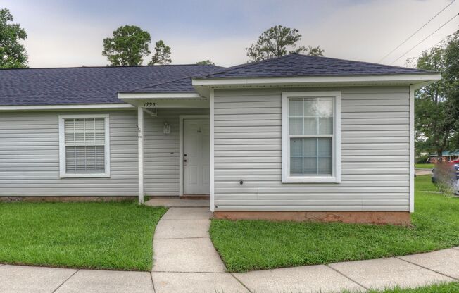 2bd/2ba Duplex! MOVE IN TODAY! 1/2 OFF THE FIRST FULL MONTH!