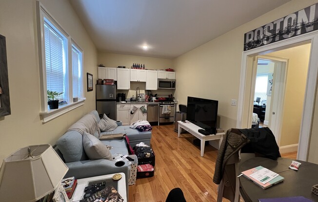 1 bed, 1 bath, $2,800, Unit 1R