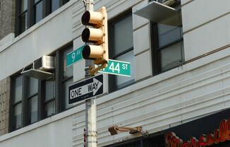 419 W 44 ST