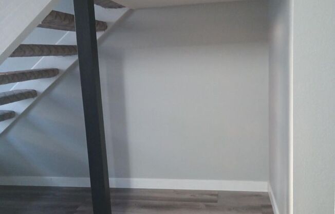 2 beds, 1.5 baths, $1,800, Unit 17