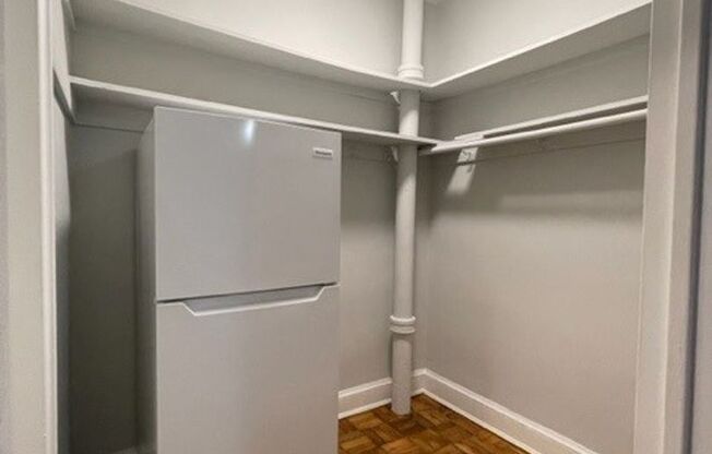 Studio, 1 bath, 215 sqft, $1,285, Unit 707