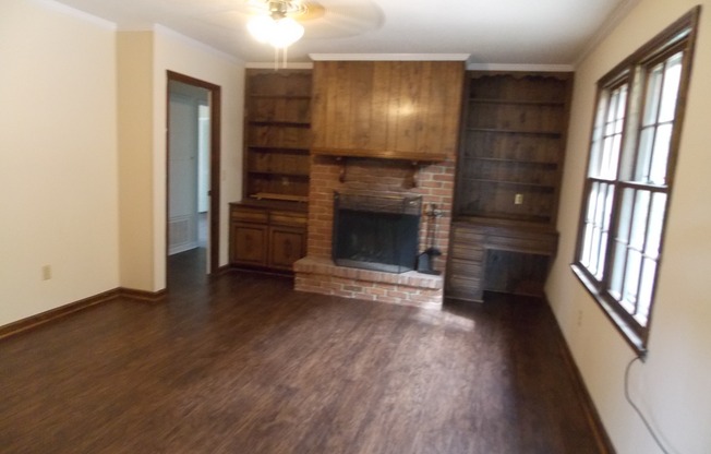 3 beds, 2 baths, $1,600