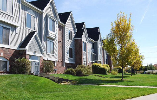 Well maintained apartments at Autumn Lakes Apartments and Townhomes, Mishawaka, 46544