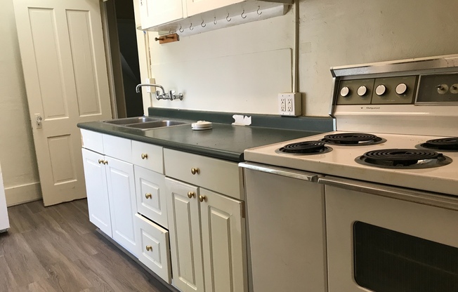 2 Bedroom 1 bath near UO