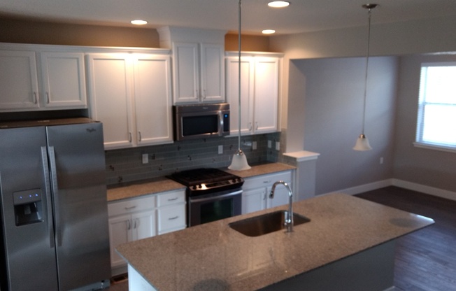 Beautiful 3 bed, 2.5 bath townhome in Louisville