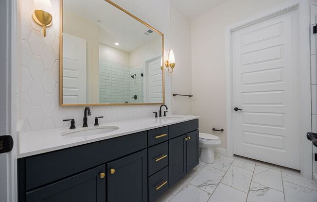 2 beds, 2 baths, 1,017 sqft, $1,880, Unit 526