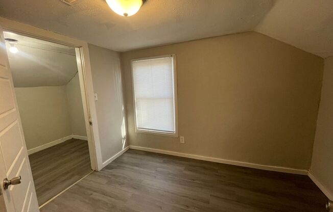 3 beds, 1 bath, $895