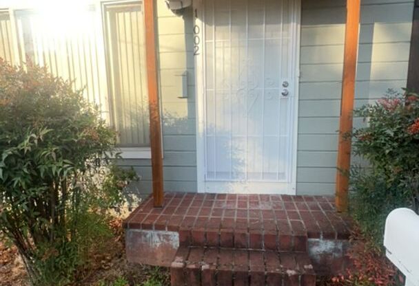 4BED2BATH - GARAGE, HEAT PUMP AC, BACK YARD, Spacious living in GP!