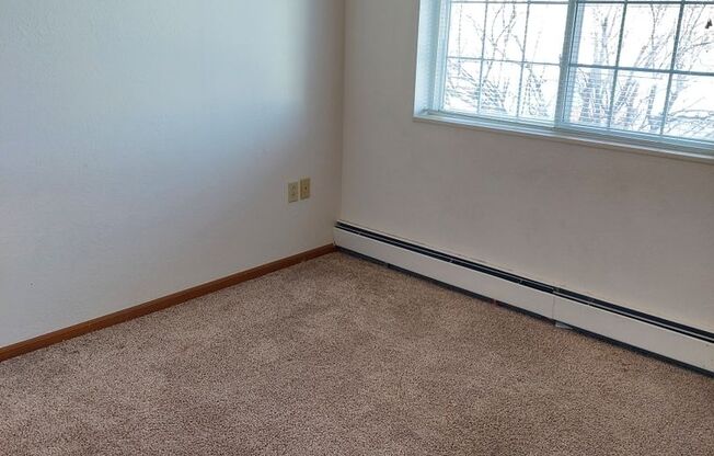 2 beds, 1 bath, $900, Unit Apt. 2