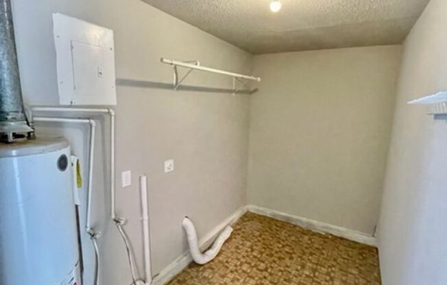 3 beds, 1 bath, $1,550