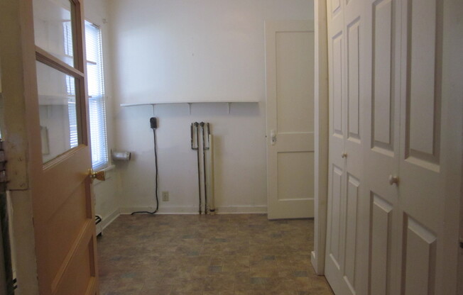 3 beds, 1 bath, $1,000