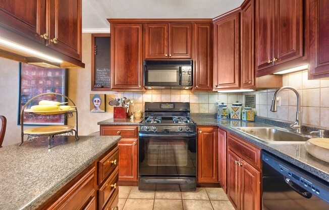 8 Whittier Pl