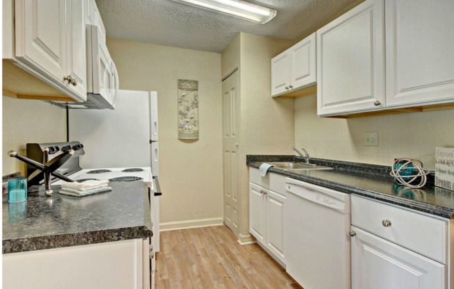 Woodland HIlls Apartments