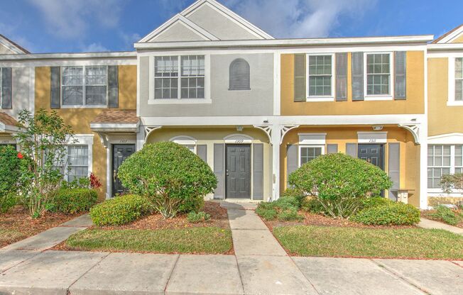 Very nice 2bed/2.5bath townhouse in gated Meadow Pointe!