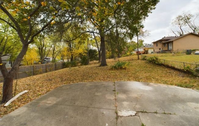 Charming 3-bed, 1-bath home with gleaming hardwood floors!