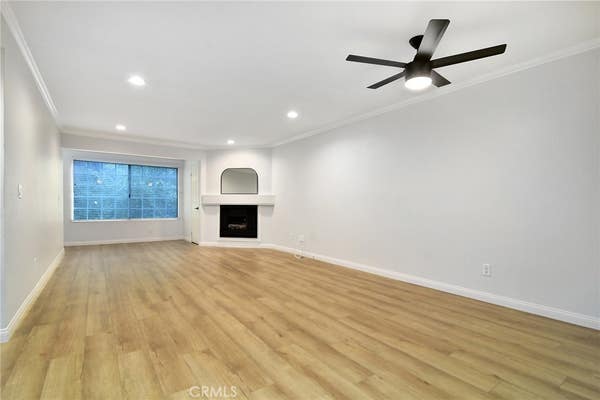 5515 Canoga Ave. #125
