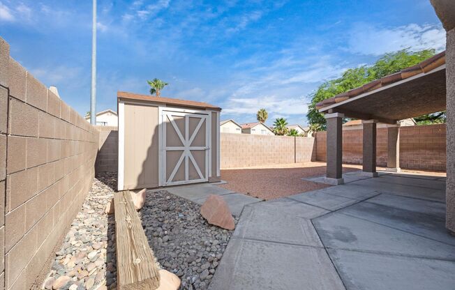 SE!! Windmill and 215!! Newly remodeled!! All Tile Floors down stairs!! Low Maintenance Desert Landscape Front & Back!!