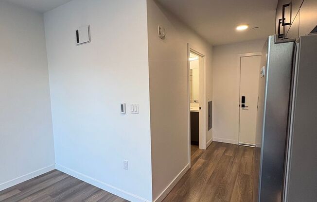 Studio, 1 bath, 298 sqft, $1,575, Unit 602