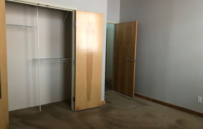 2 beds, 1.5 baths, 1,025 sqft, $1,825, Unit 922