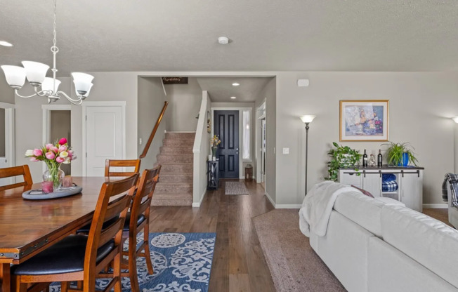 Beautiful Large Home on Corner Lot, Quincy!!