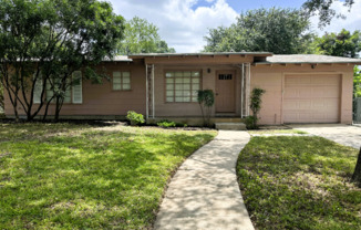 322 Altgelt Avenue