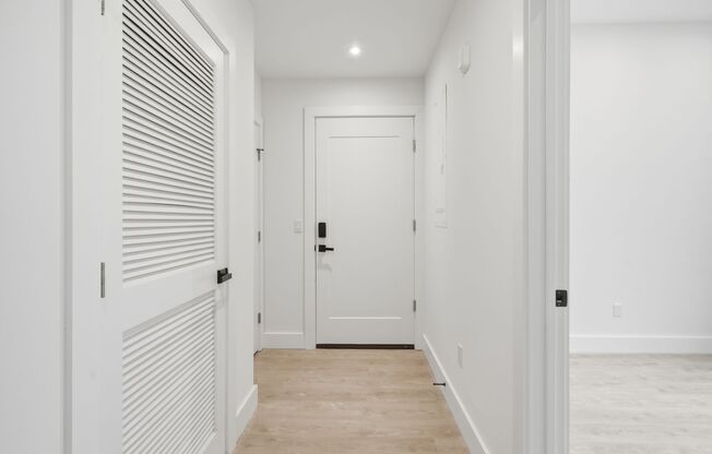 1 bed, 1 bath, 810 sqft, $1,900