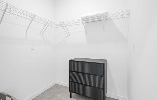 2 beds, 1 bath, 881 sqft, $1,900, Unit 220