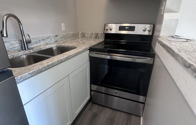 1 bed, 1 bath, 400 sqft, $1,300, Unit Unit 132