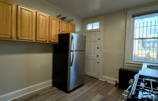 3 beds, 1 bath, $1,650