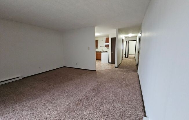 2 beds, 1 bath, $750, Unit 9