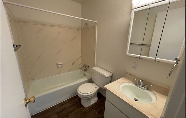 2 beds, 1 bath, 700 sqft, $1,375, Unit 01A