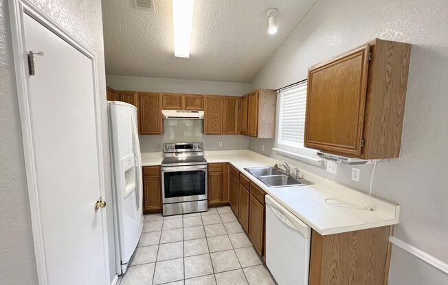 3 beds, 2 baths, $1,450