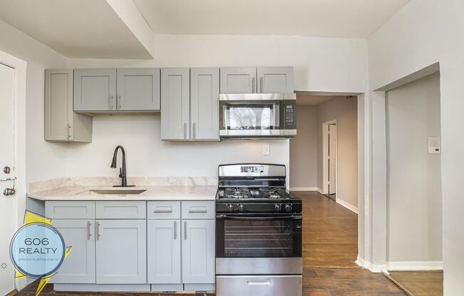 Vintage Hyde Park Apts!