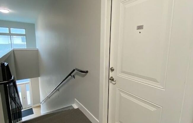 1 bed, 1 bath, 1,083 sqft, $1,796, Unit 2211-204