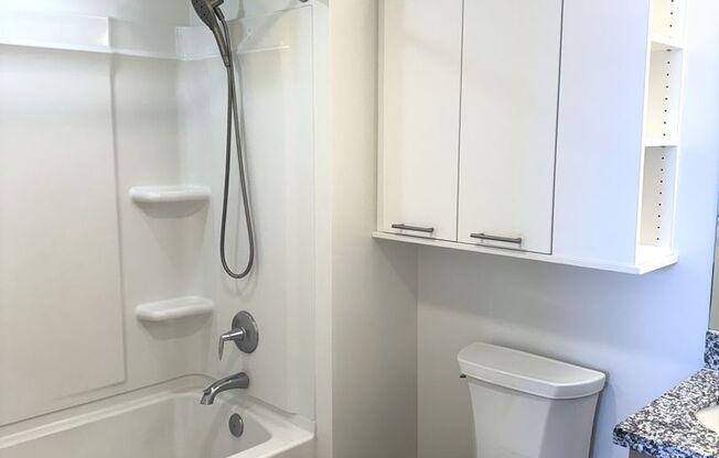 3 beds, 2 baths, $4,500, Unit # 3909