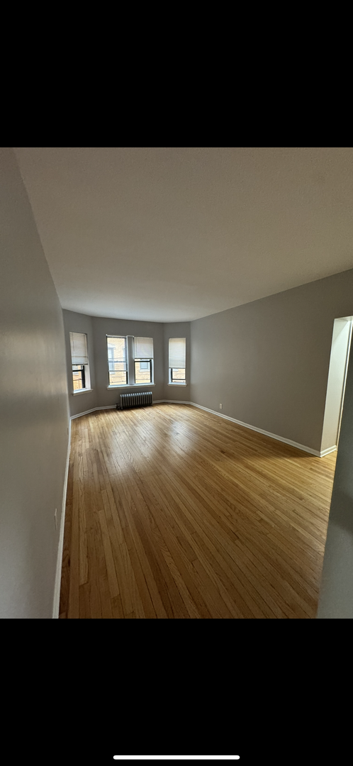 3 beds, 1 bath, $2,249, Unit 228-2E