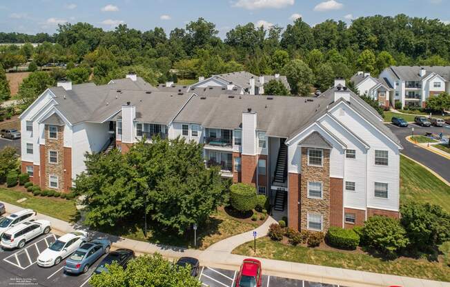 Swift Creek Commons Apartments - Exterior with parking
