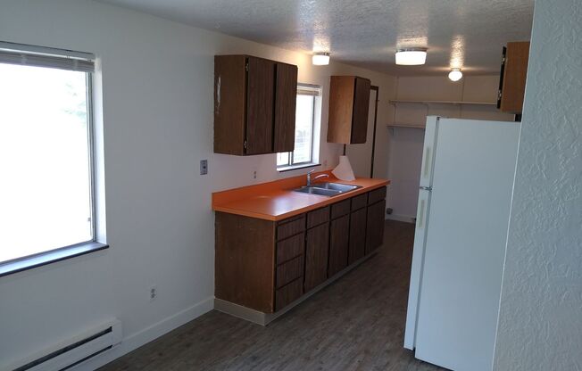 3 beds, 1 bath, $1,175