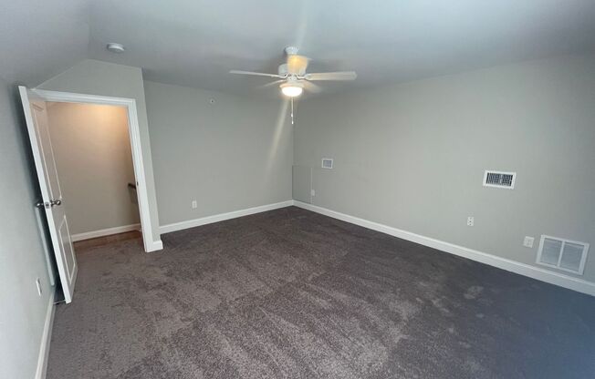 1 bed, 1 bath, 1,000 sqft, $1,400, Unit 5748-303