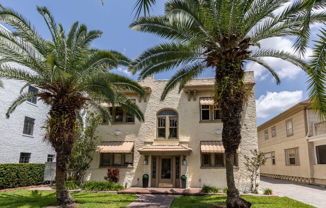 1/1 condo near Lake Eola