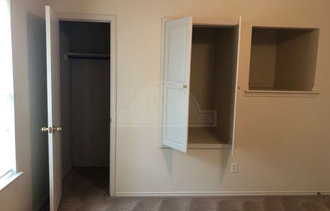 2 beds, 1.5 baths, $825, Unit 315 Creek Unit  B