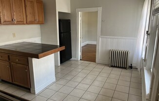 2 beds, 1 bath, 674 sqft, $2,300, Unit 2