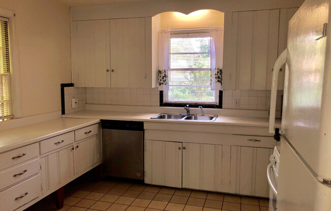 Charming Ranch in the West End