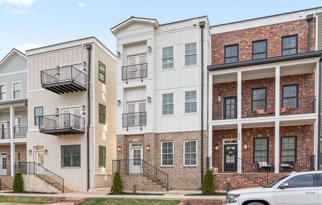 Gorgeous 3 Story 4 Bedroom Pet Friendly Home For Rent!