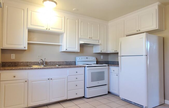 2 beds, 1 bath, $2,595