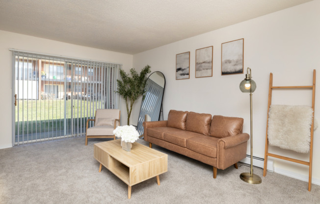 2 beds, 1 bath, 810 sqft, $2,500, Unit B-5